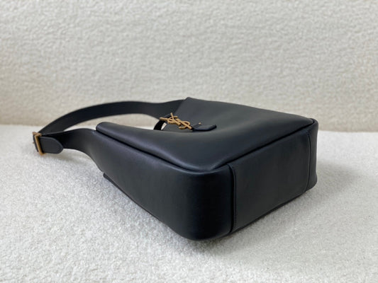 AAOO 100220 Luxury Bag 23 x 22 x 8.5cm