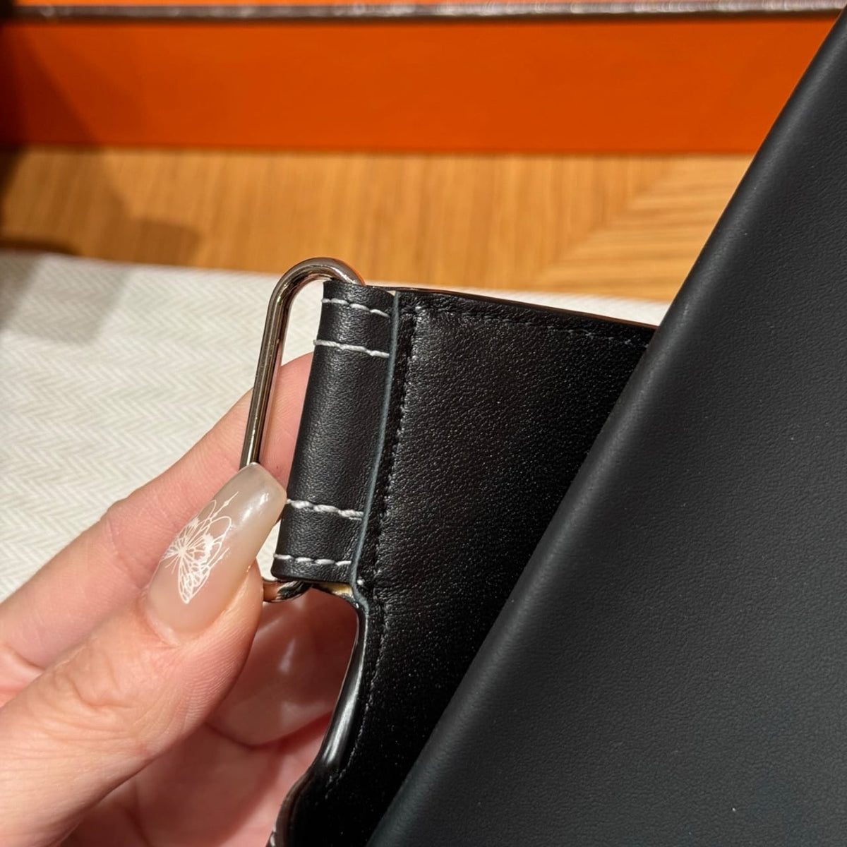 AAOO Sandales Chypre Noir Ébène Couture Blanche