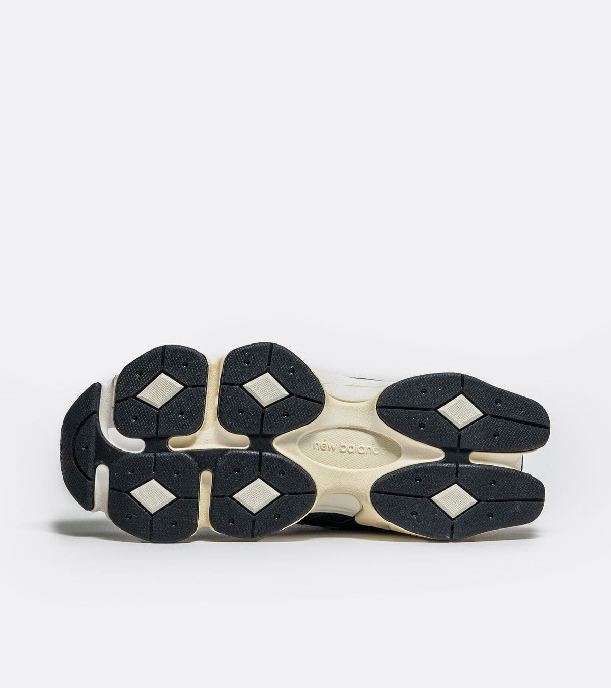 AAOO 9060 Black White