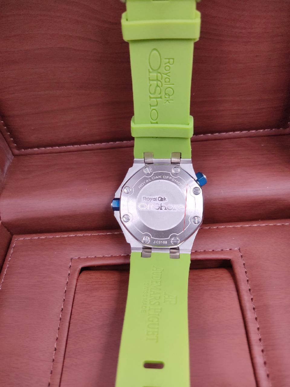 AAOO 44 mm Vert Uhr