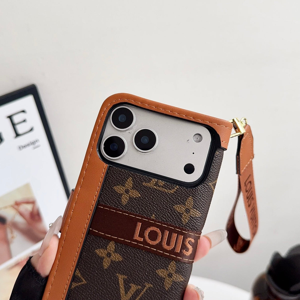 AAOO Leder Flip iPhone Hülle mit Kartenhalter und Trageriemen