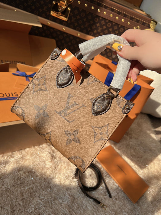AAOO 181913 Luxury Bags(18*15*8.5)cm