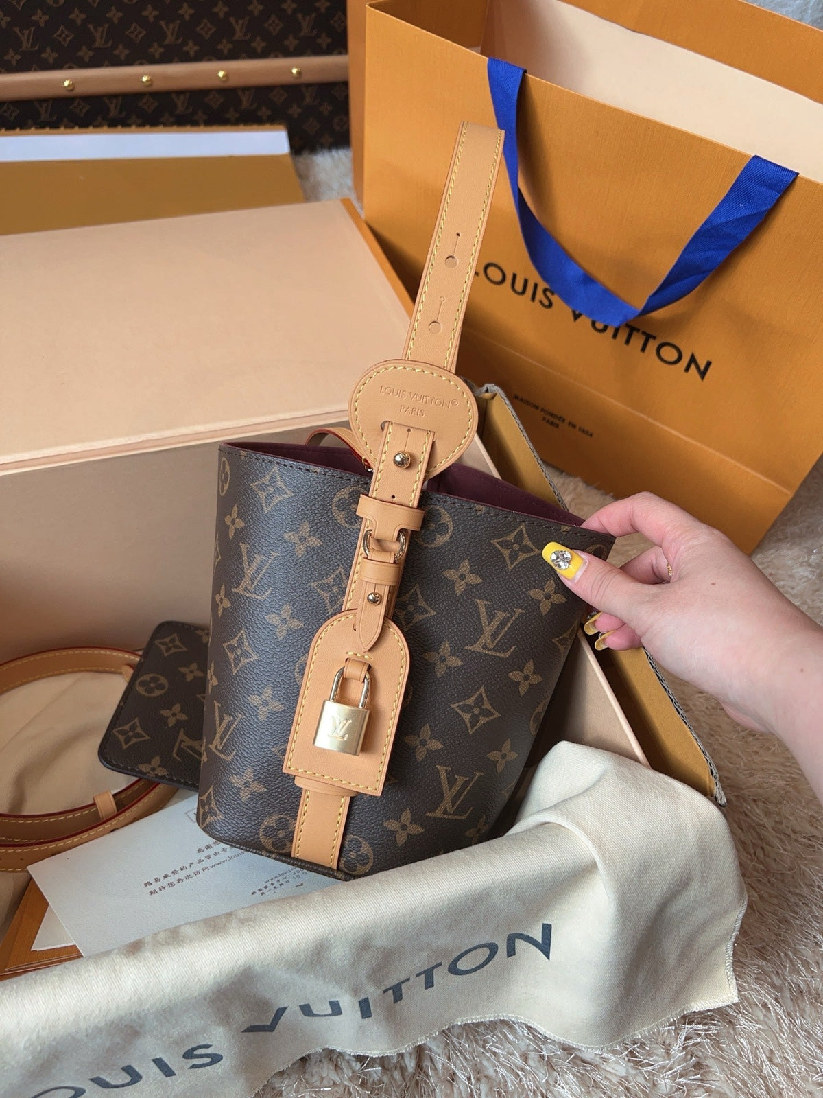 AAOO 181915 Luxury Bags(16*18*12)cm