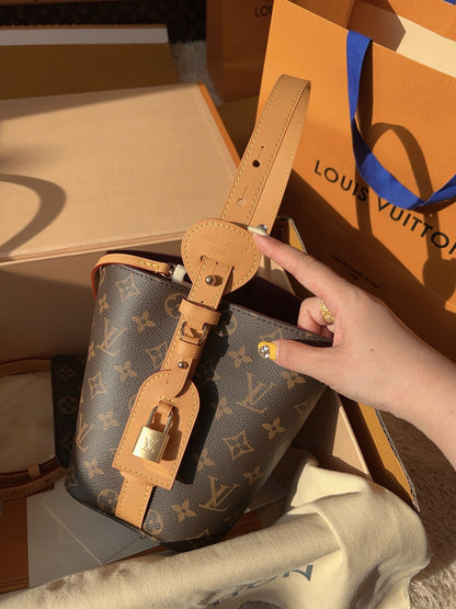 AAOO 181915 Luxury Bags(16*18*12)cm
