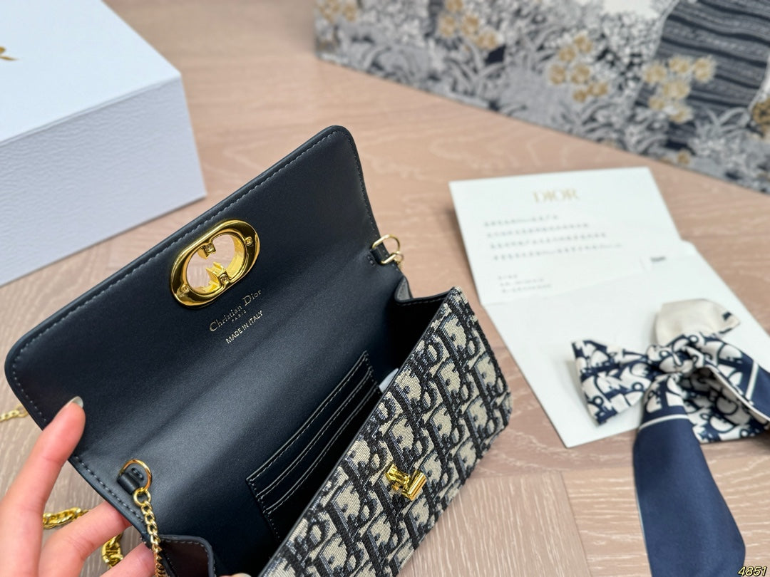 AAOO 181938 Luxury Bags 19*11cm