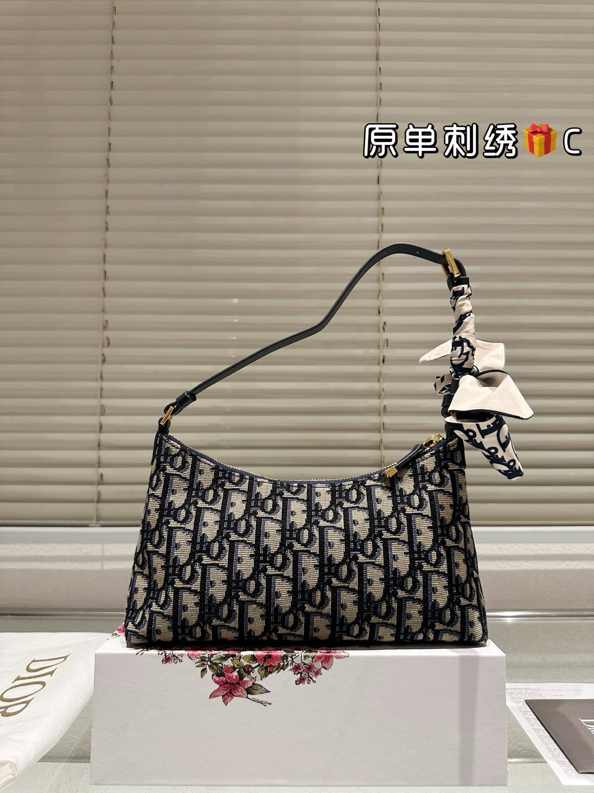 AAOO 181943 Luxury Bags 24*6.5*14cm