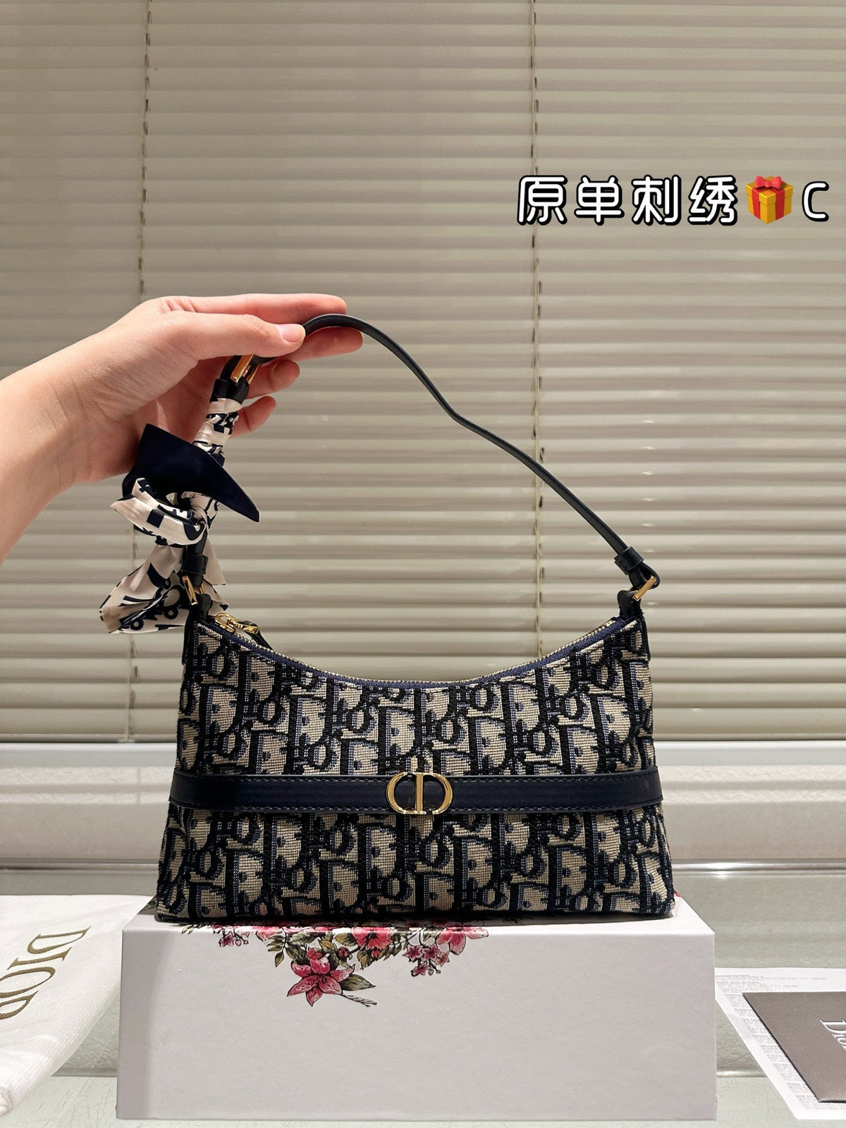 AAOO 181943 Luxury Bags 24*6.5*14cm