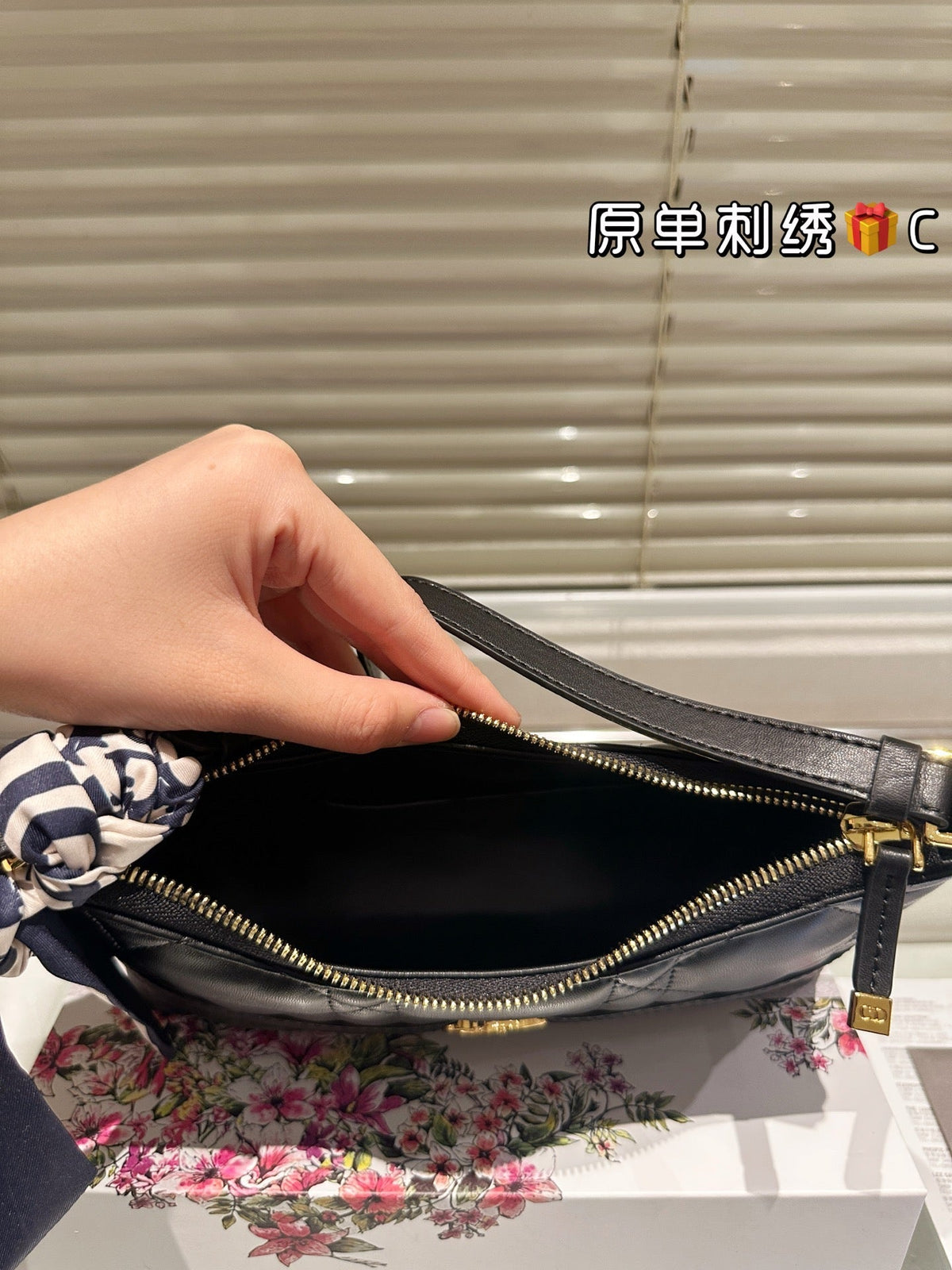 AAOO 181944 Luxury Bags 24*6.5*14cm