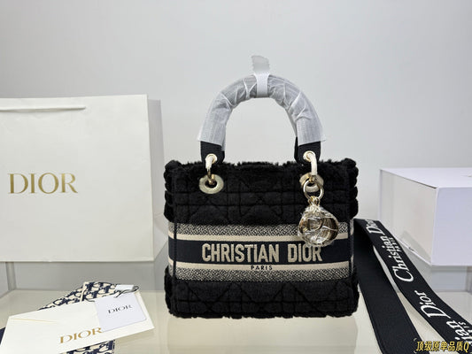 AAOO 181941 Luxury Bags 24*20cm