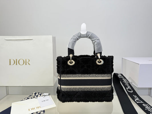 AAOO 181941 Luxury Bags 24*20cm