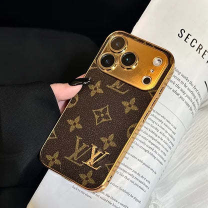 AAOO Elite iPhone-Hülle mit Ledertextur und goldenen Akzenten