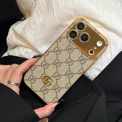AAOO Elite iPhone-Hülle mit Ledertextur und goldenen Akzenten
