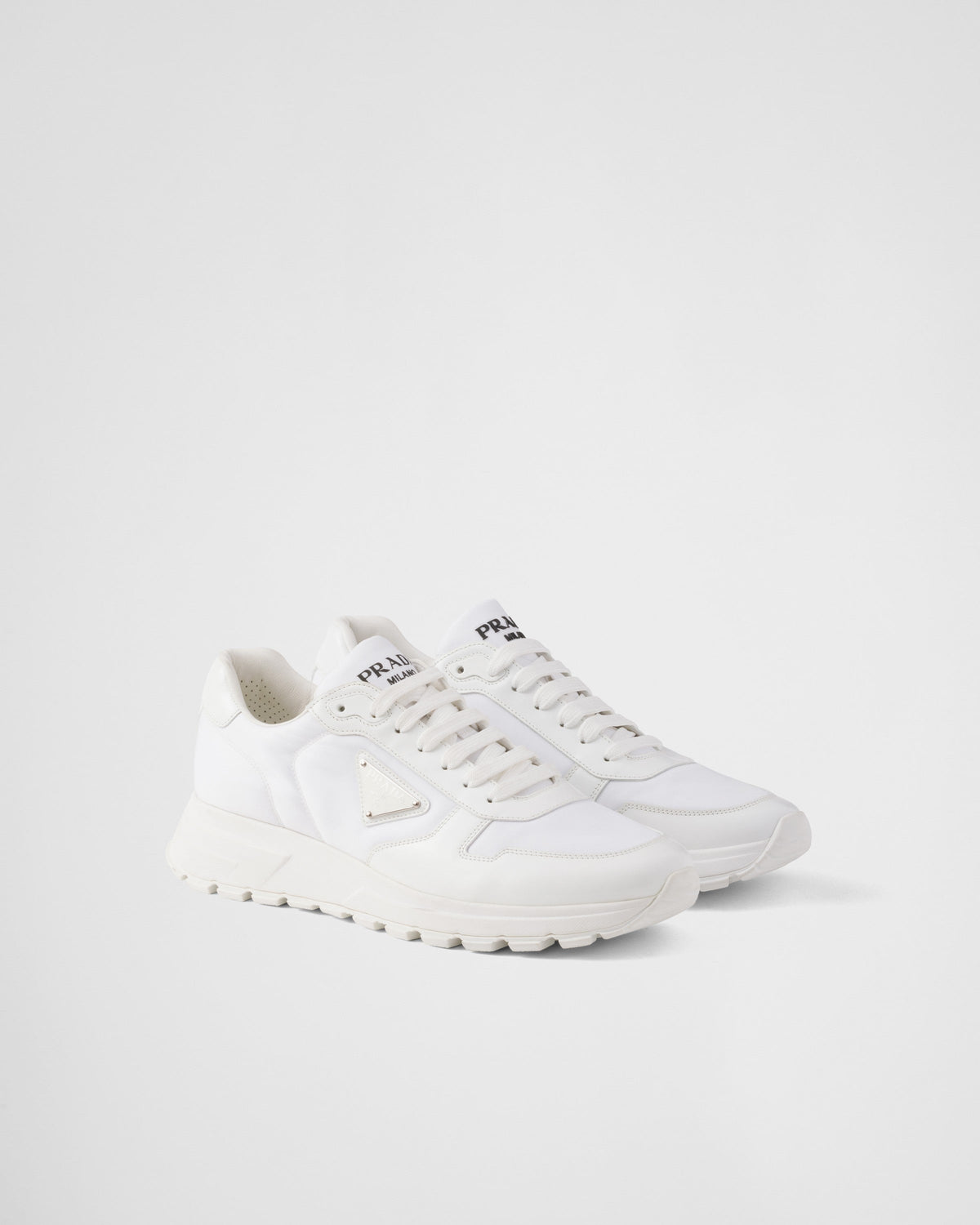 AAOO Basket Blanc En Cuir Brossé