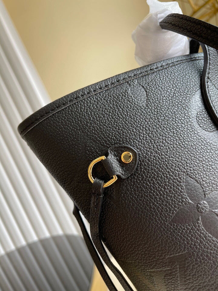 AAOO 100065 Tote Bag