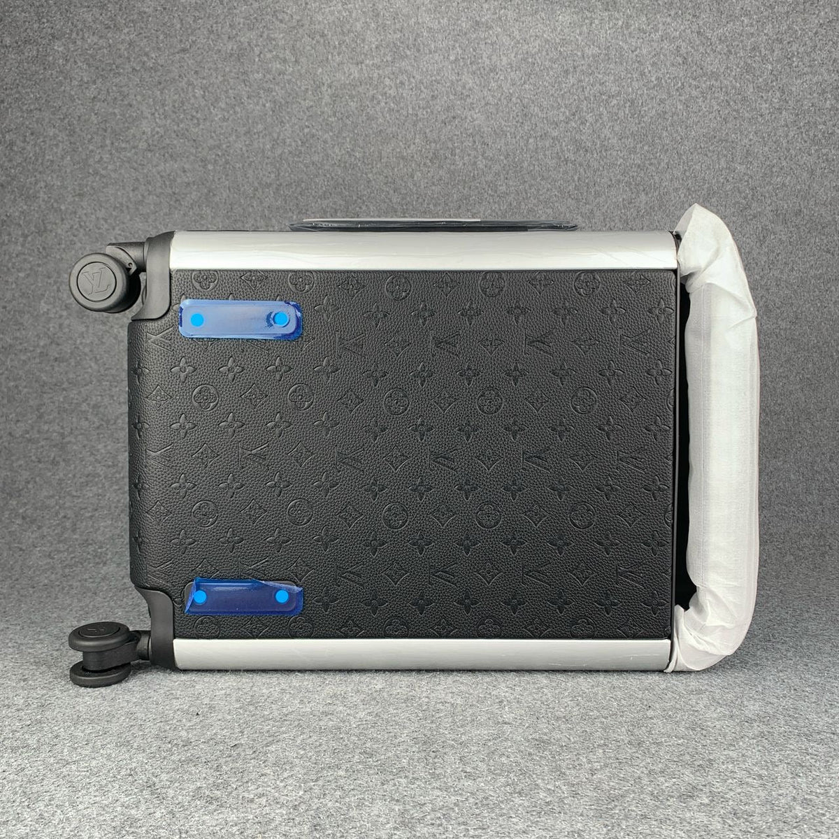 AAOO S004 Horizon 55 Suitcase