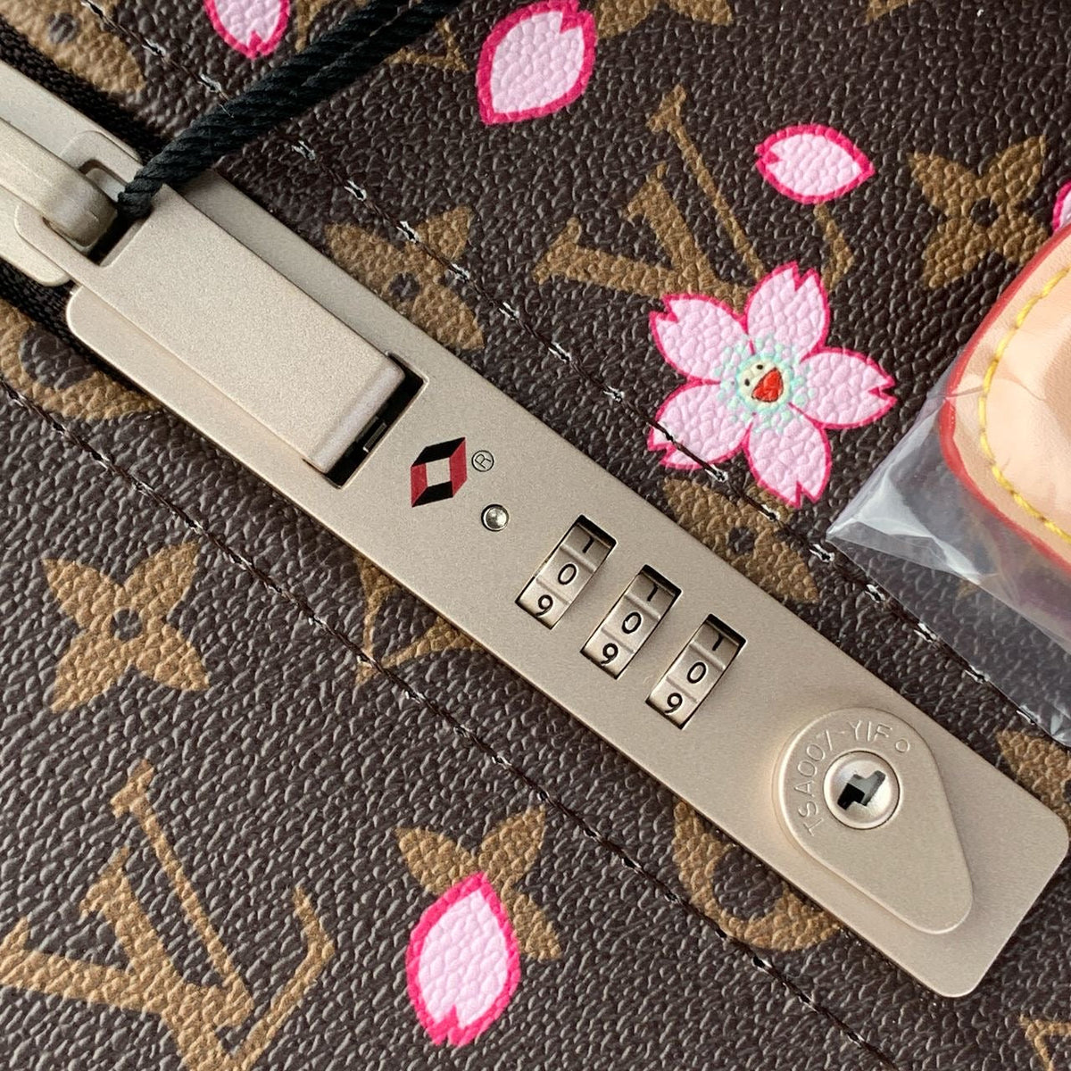 AAOO S002 Horizon 55 Suitcase