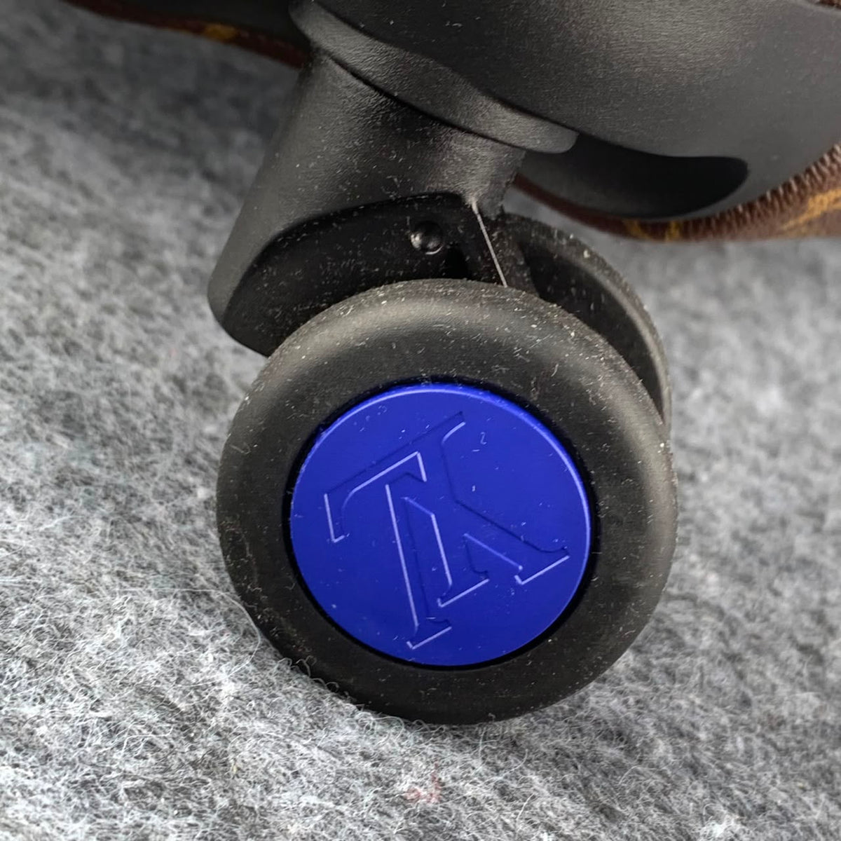 AAOO S003 Horizon 55 Suitcase