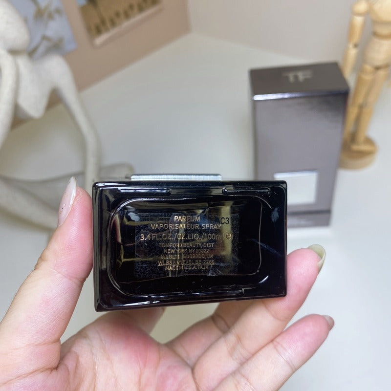 AAOO P017 Eau de Parfum