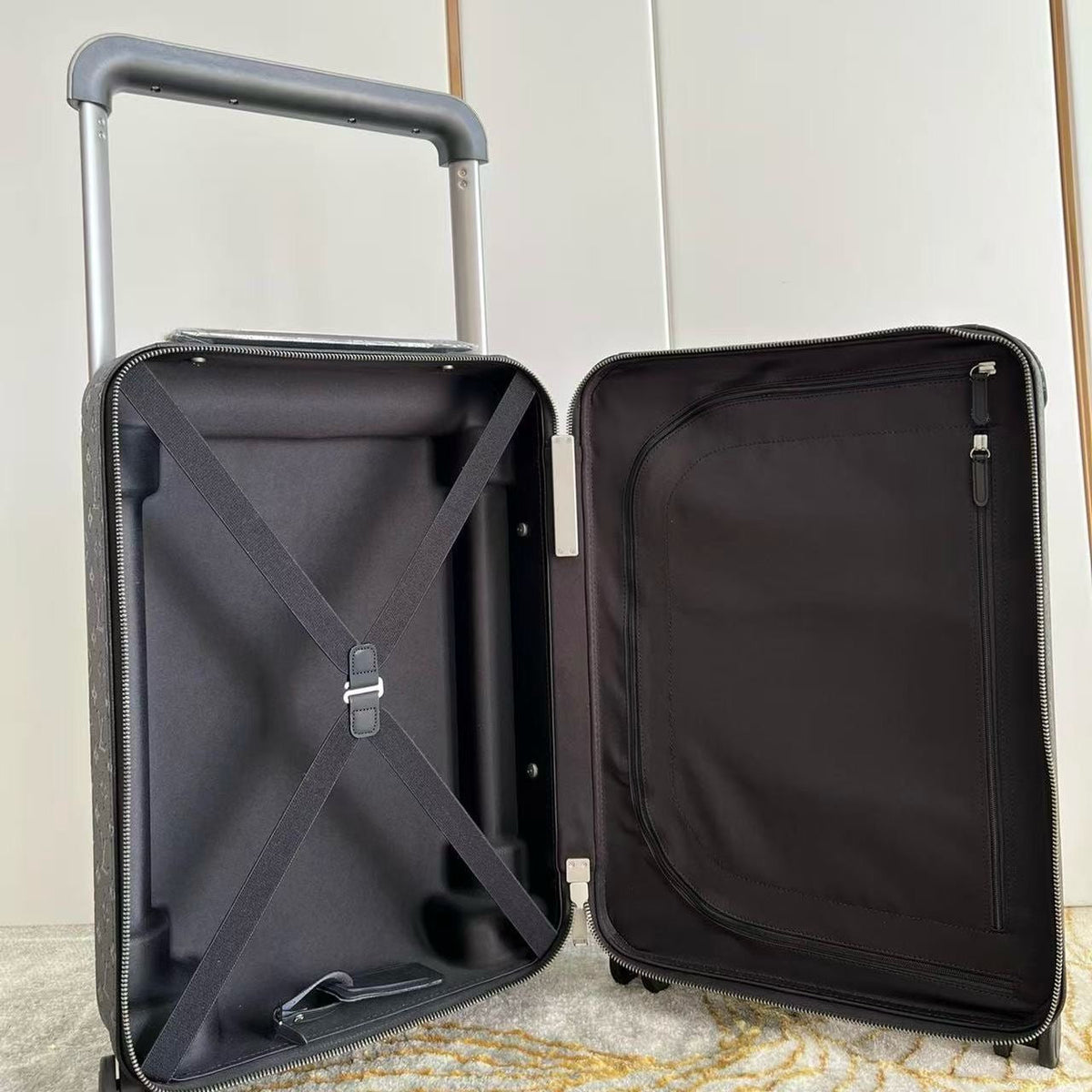 AAOO S004 Horizon 55 Suitcase