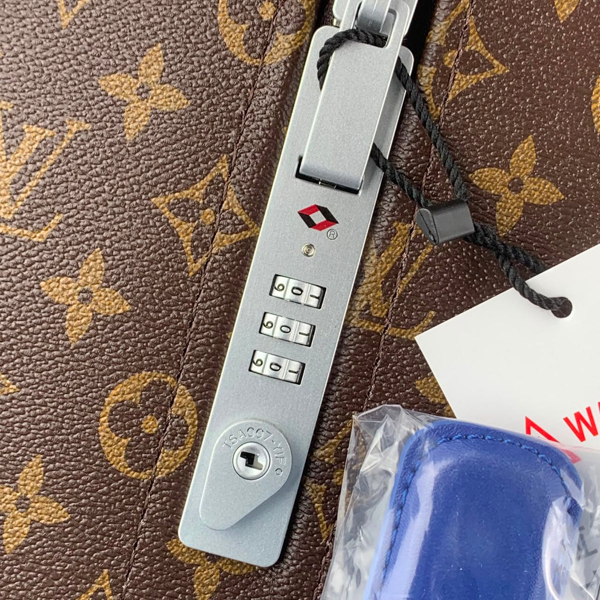 AAOO S003 Horizon 55 Suitcase