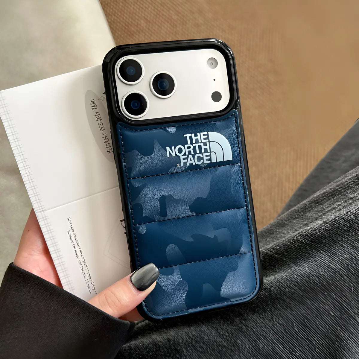 AAOO Premium Puffer Jacken Handyhülle für iPhone 13-17