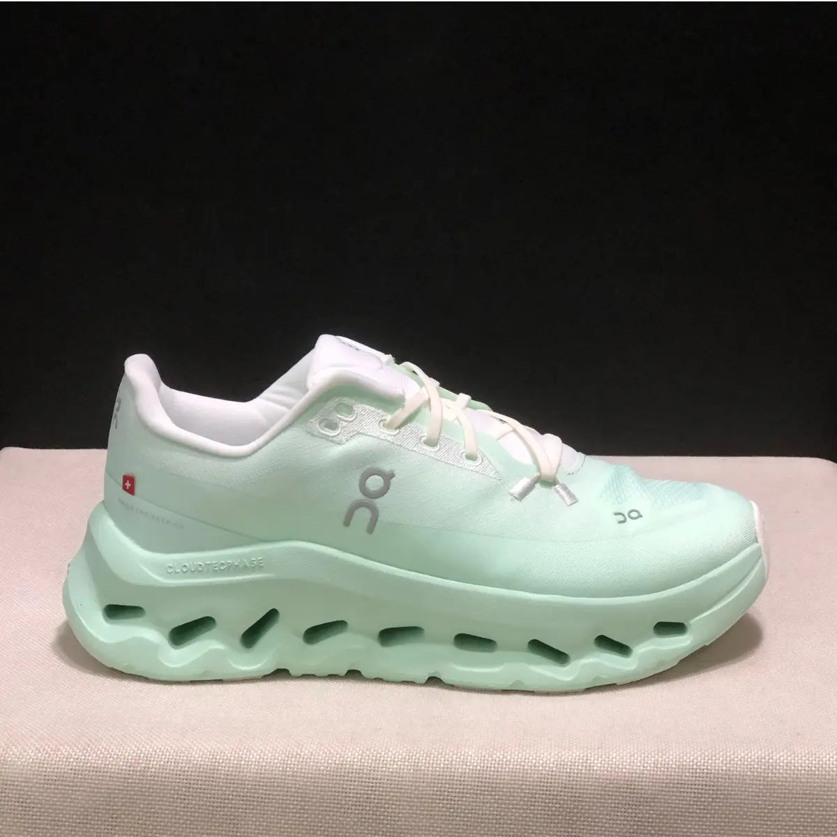 AAOO Cloudtilt White Mint