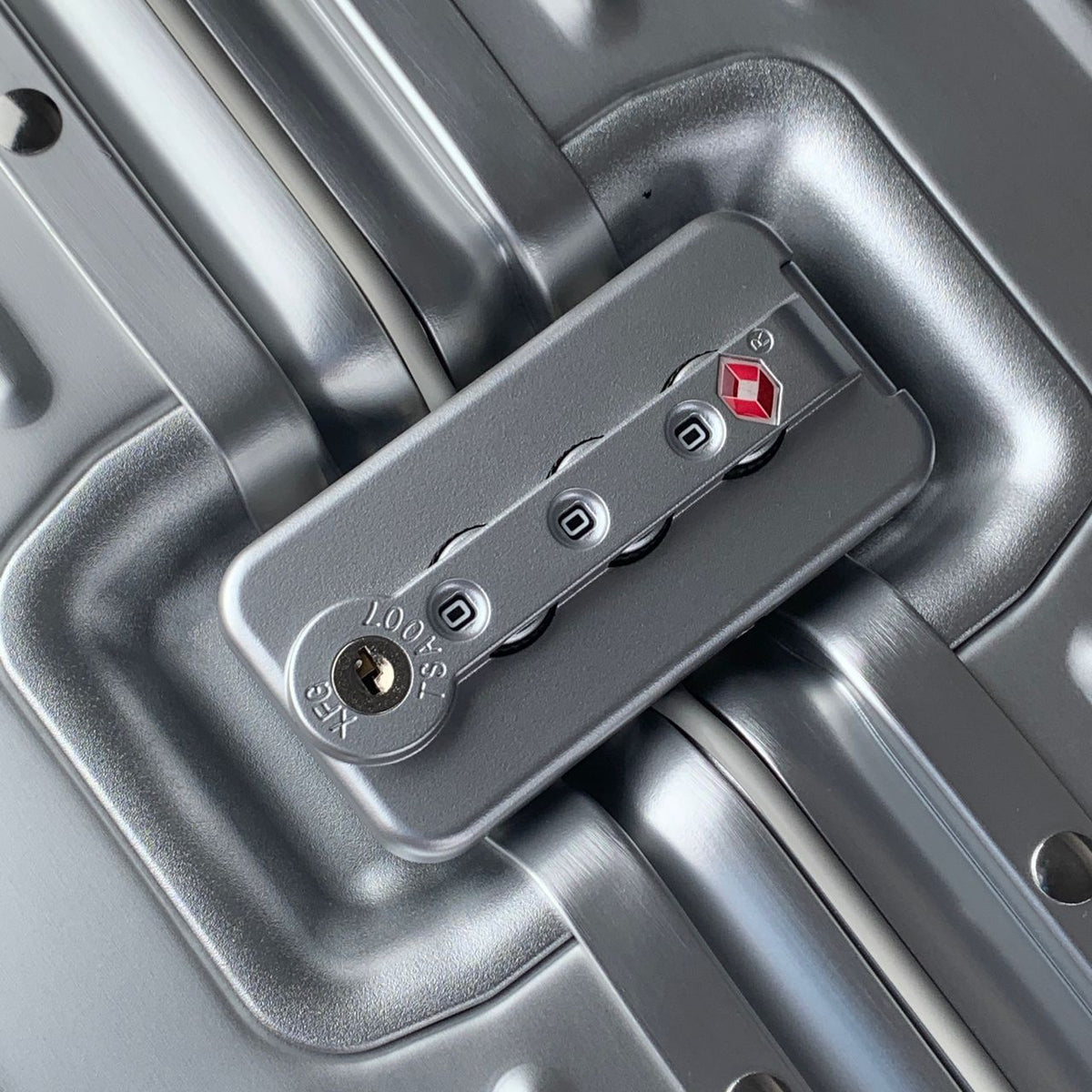 AAOO S001 Check-In Suitcase