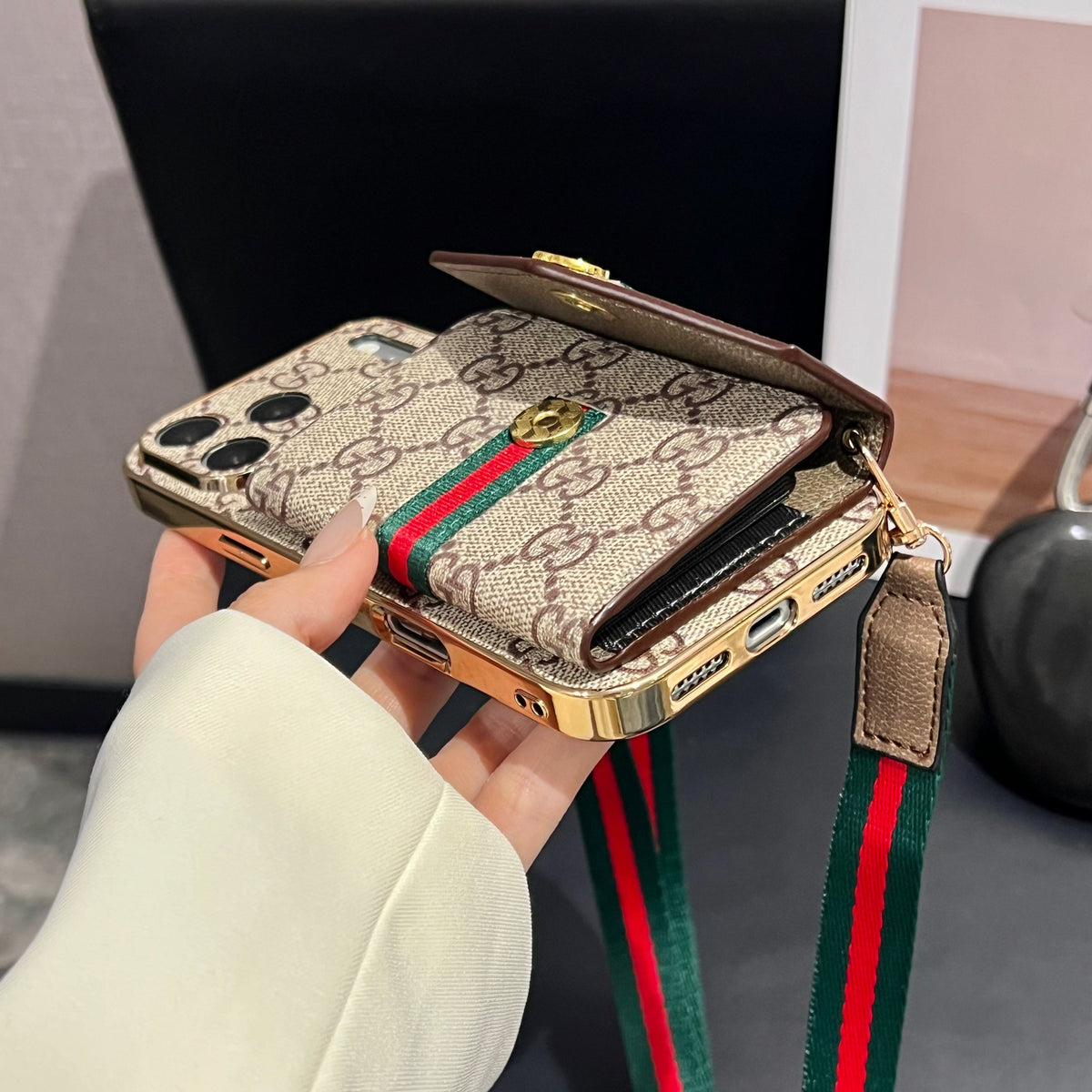 AAOO Elegante Leder iPhone Hülle mit Kartenetui und Umhängeband