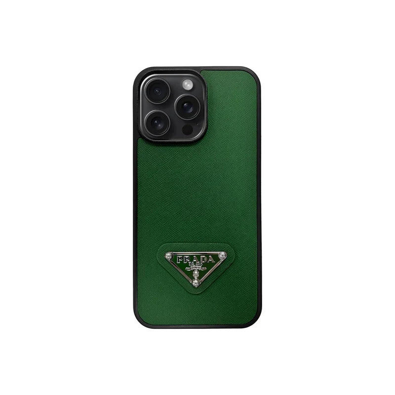AAOO Premium Saffiano-Leder Handyhülle mit Metallic-Badge für iPhone 12-17 Serie