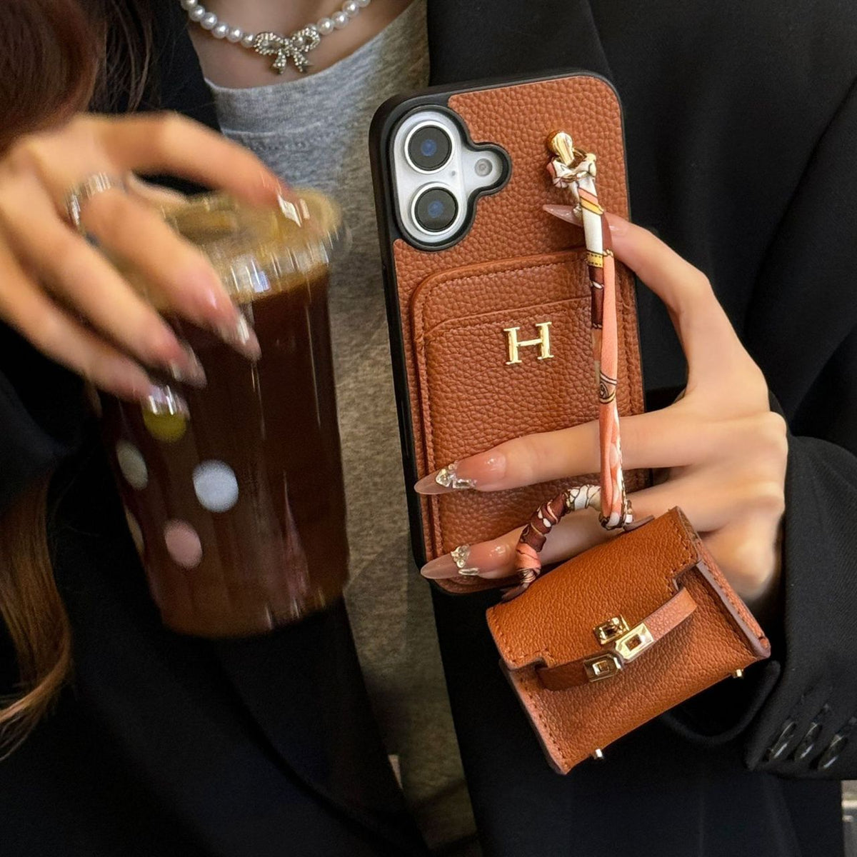 AAOO Luxuriöse Handyhülle mit AirPods Case für iPhone 14-17