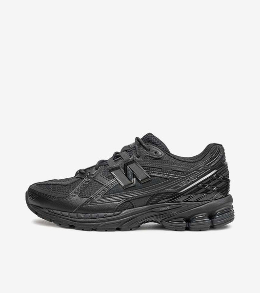 AAOO 1906U Triple Black
