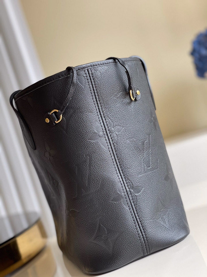 AAOO 100065 Tote Bag