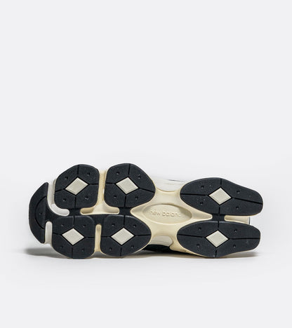 AAOO 9060 Black White