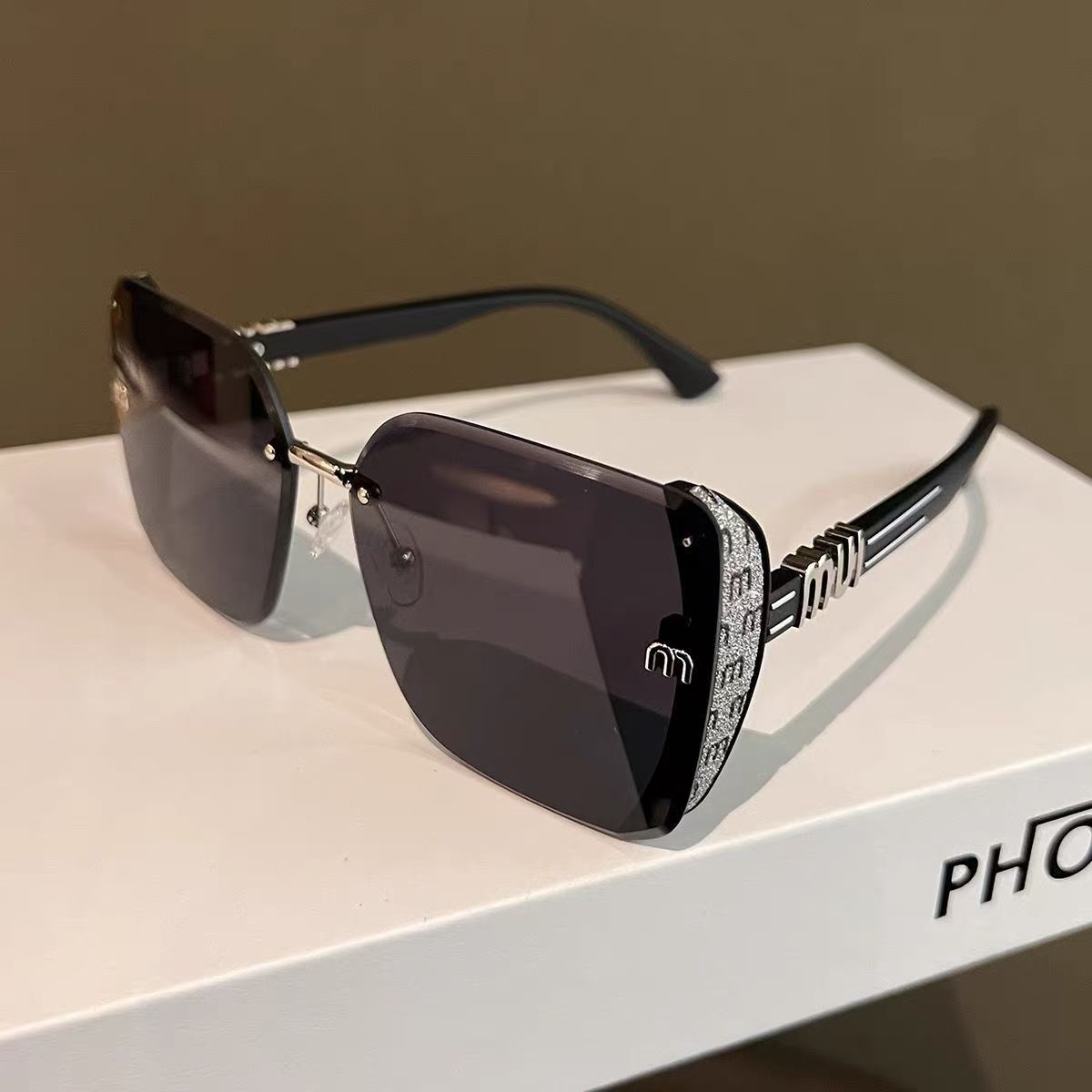AAOO M Stylish and Versatile High-Definition Sunglasses