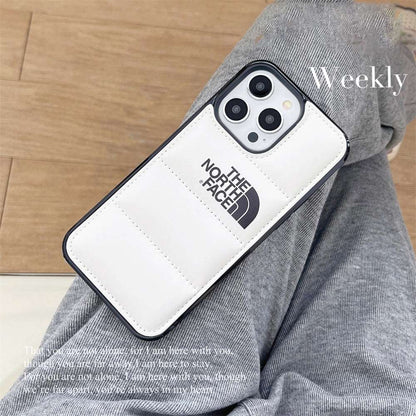 AAOO Luxuriöse Handyhülle aus weichen Materialien für iPhone 16 15 14