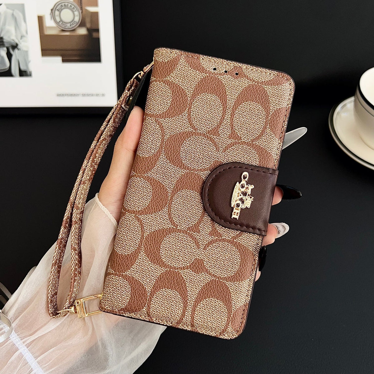 AAOO Luxuriöse Leder-iPhone-Hülle mit Klappbrieftasche