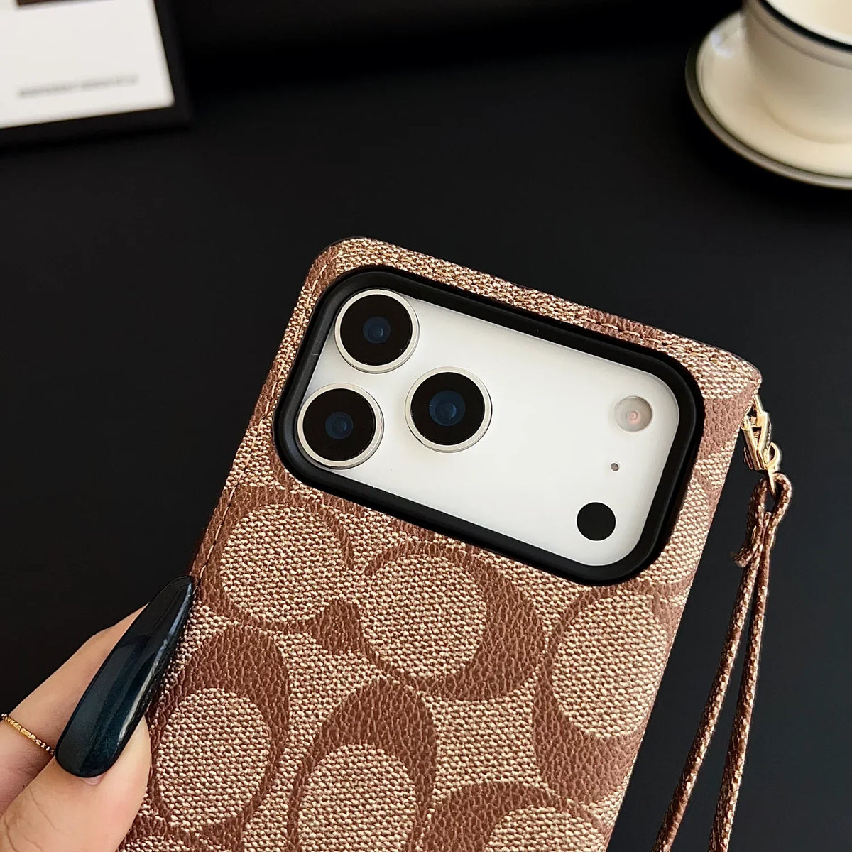 AAOO Luxuriöse Leder-iPhone-Hülle mit Klappbrieftasche