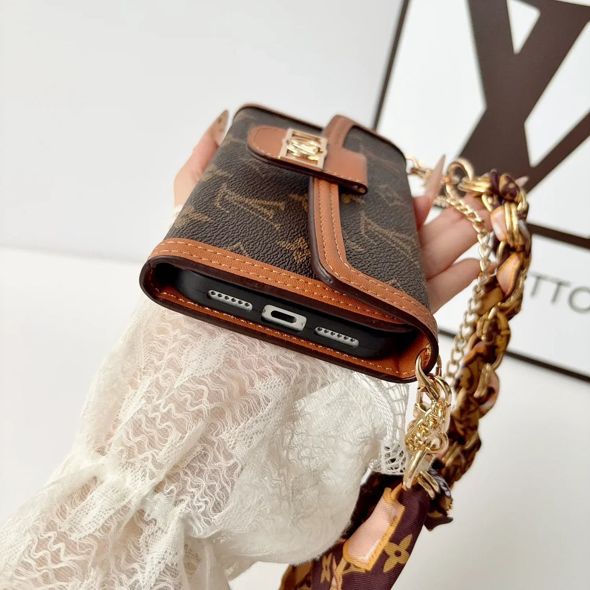 AAOO Luxus-Lederhülle für iPhone mit Flip-Brieftasche und Kette