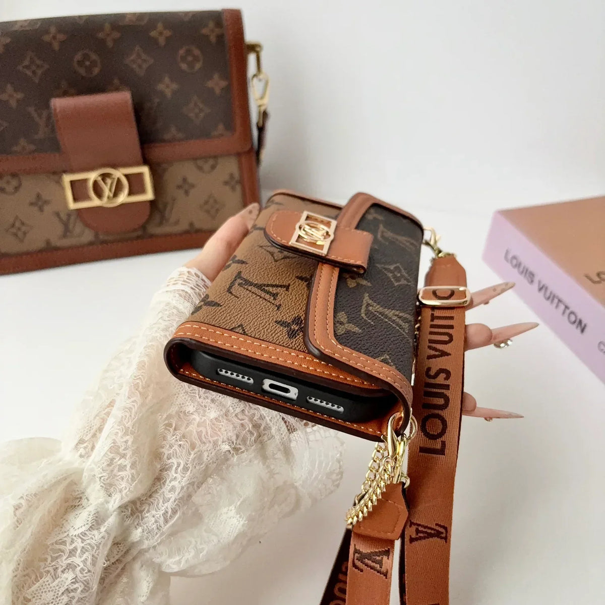 AAOO Luxuriöse iPhone-Lederhülle mit Flip Wallet und Umhängegurt